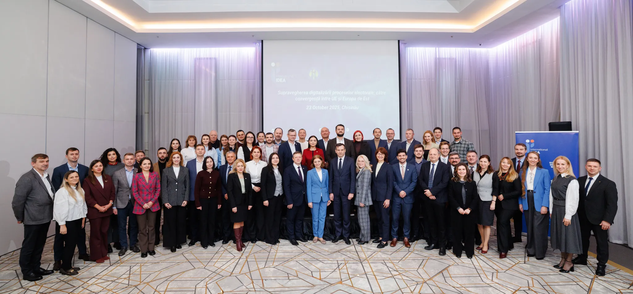 Group photo of all attendees 